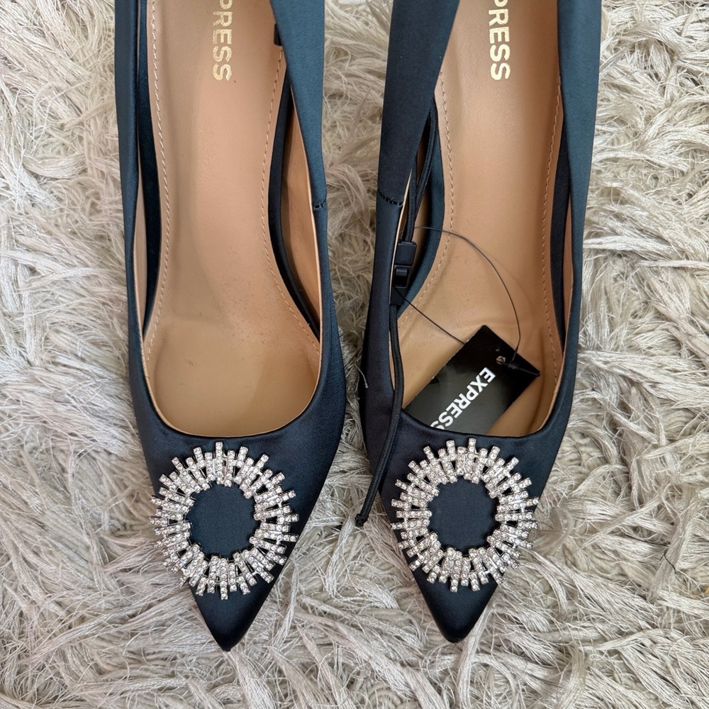 NWOB Express Dark Green Satin Rhinestone Embellished Pointed Toe Pumps Sz 9 - Picture 4 of 9